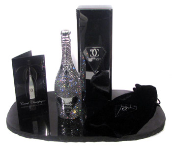 эксклюзивное шампанское «Карат» в бутылке, инкрустированной кристаллами Сваровски.